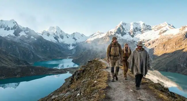 Trekking exclusivo en cordilleras andinas